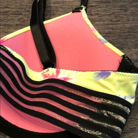 Pink bra - Picture 3 of 4